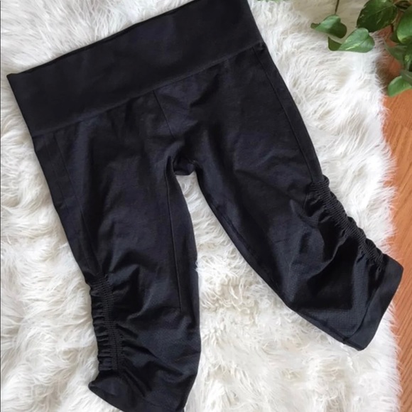 *SOLD* Lululemon In The Flow Crops - Picture 2 of 4